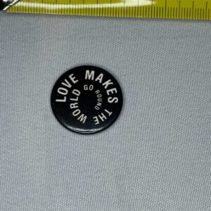 Love Makes The World Go Round badge Don-E 1992 2cm